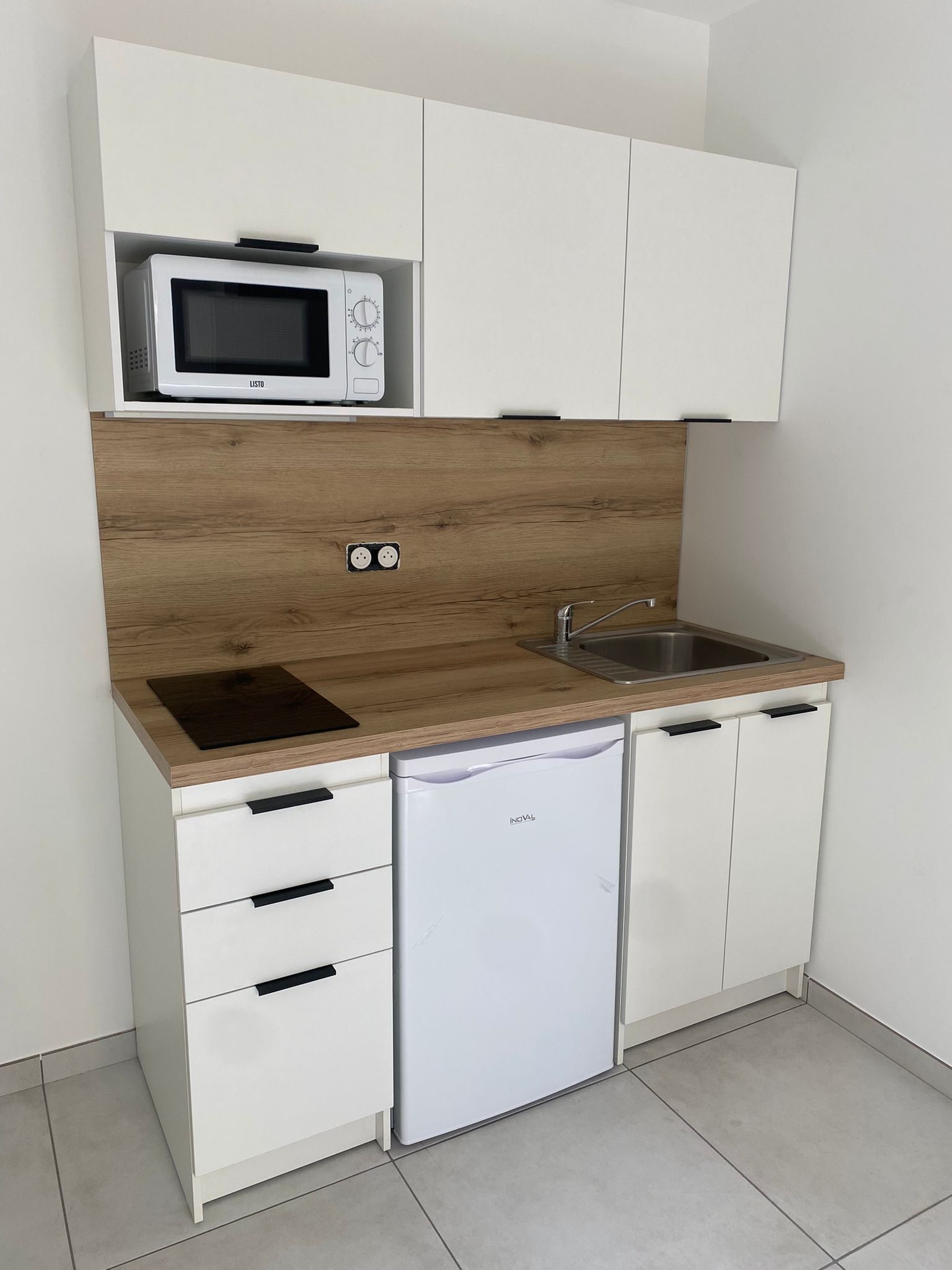 Kitchenette 1