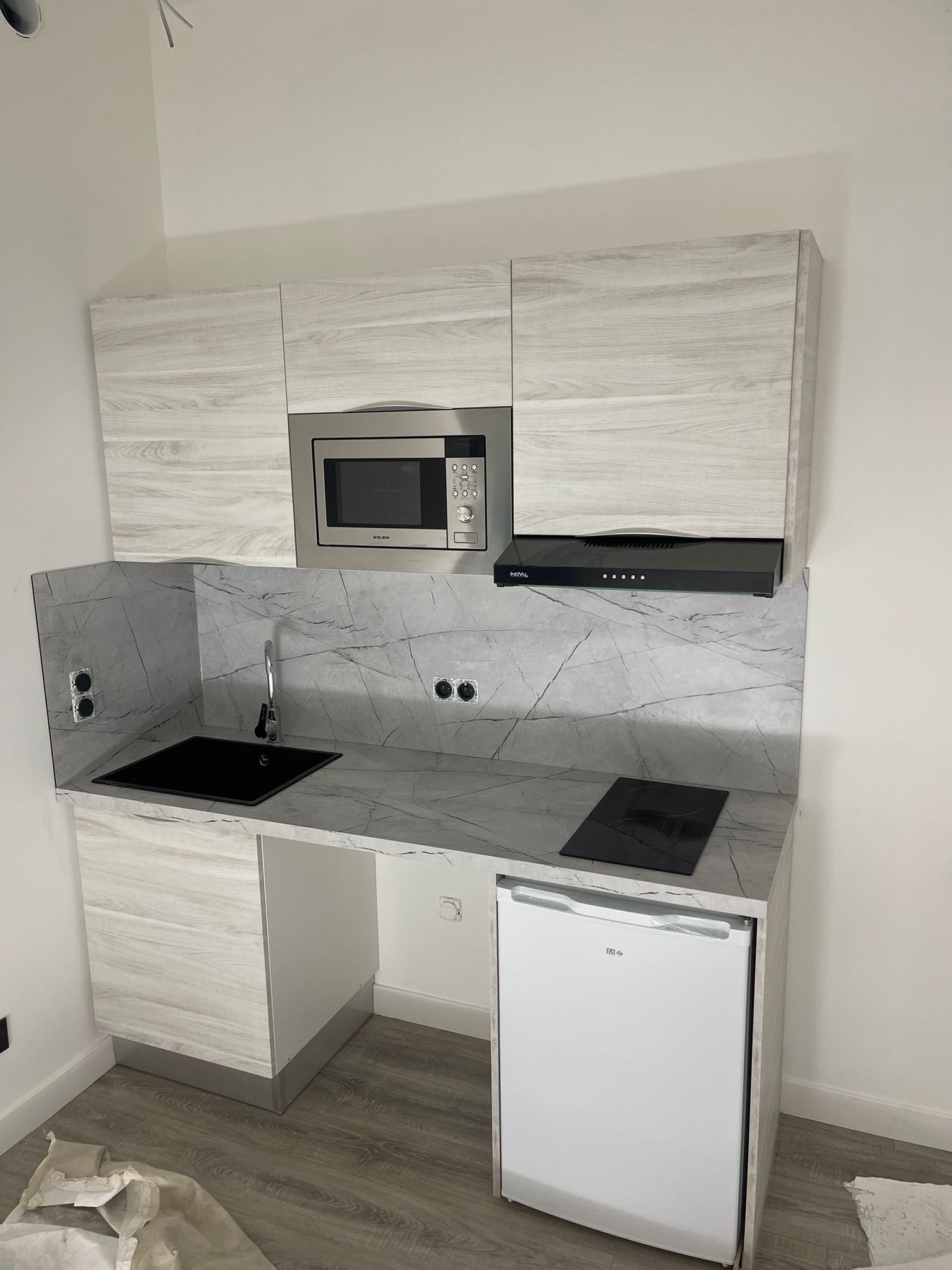 Kitchenette 1