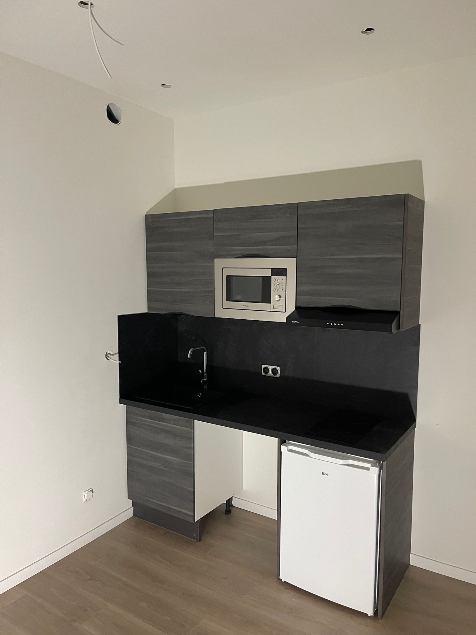Kitchenette 1